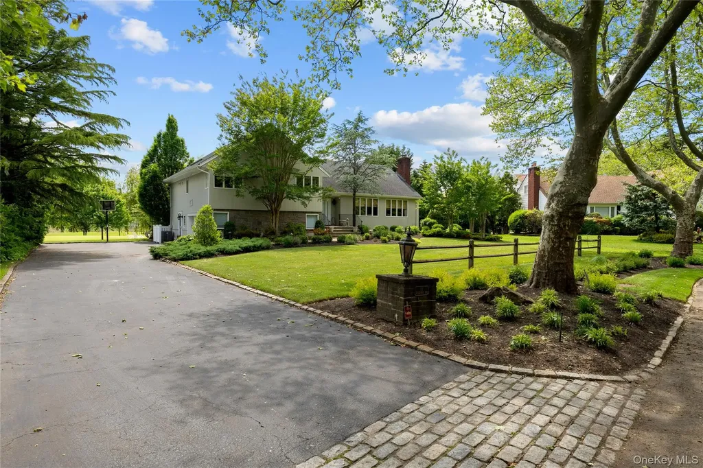 11 Hickory Road Woodsburgh NY 11598