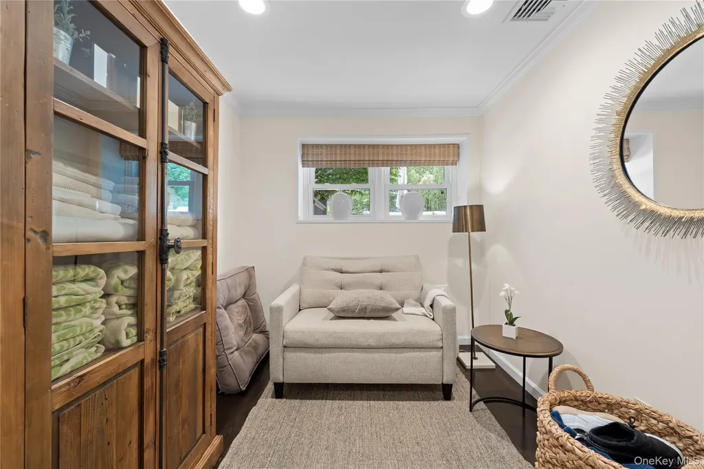11 Hickory Road Woodsburgh NY 11598