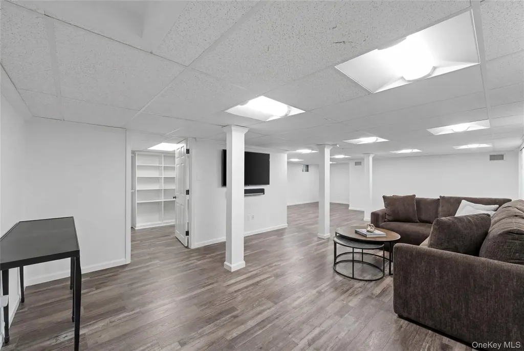 11 Hickory Road Woodsburgh NY 11598