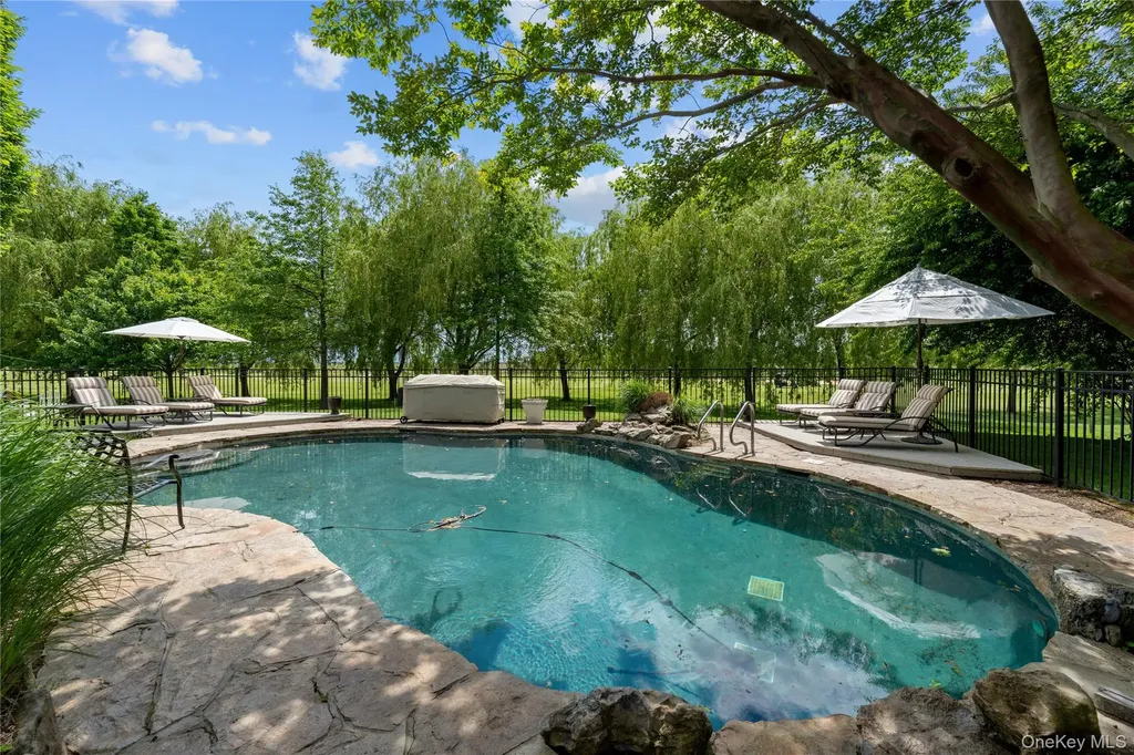 11 Hickory Road Woodsburgh NY 11598
