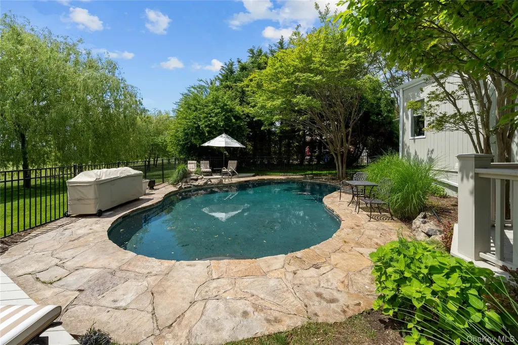 11 Hickory Road Woodsburgh NY 11598