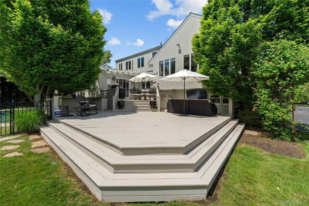 11 Hickory Road Woodsburgh NY 11598