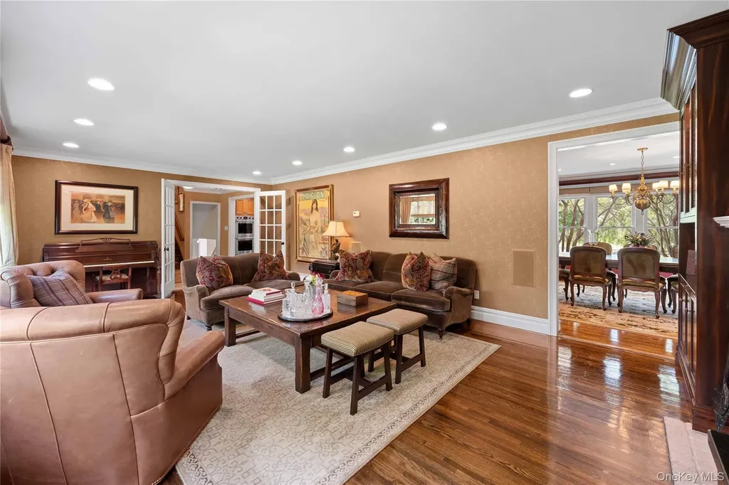 11 Hickory Road Woodsburgh NY 11598