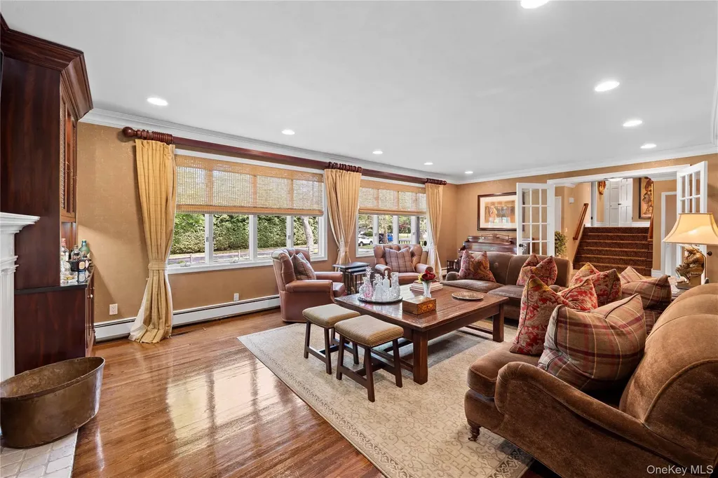 11 Hickory Road Woodsburgh NY 11598