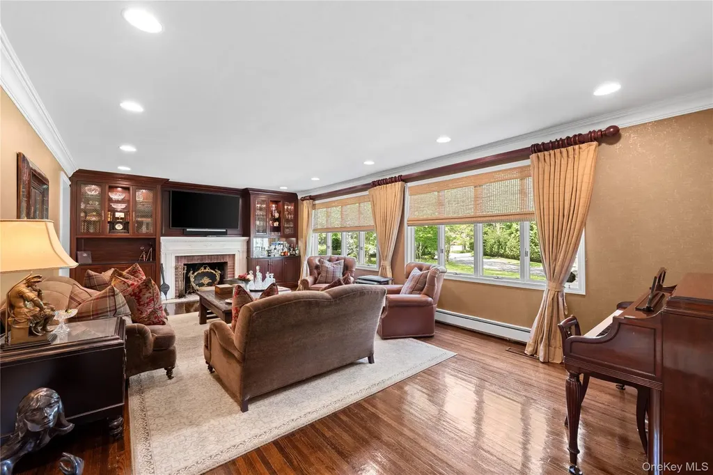 11 Hickory Road Woodsburgh NY 11598