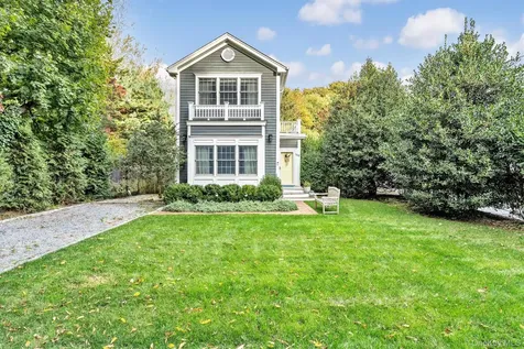 188 S Country Road Remsenburg NY 11960