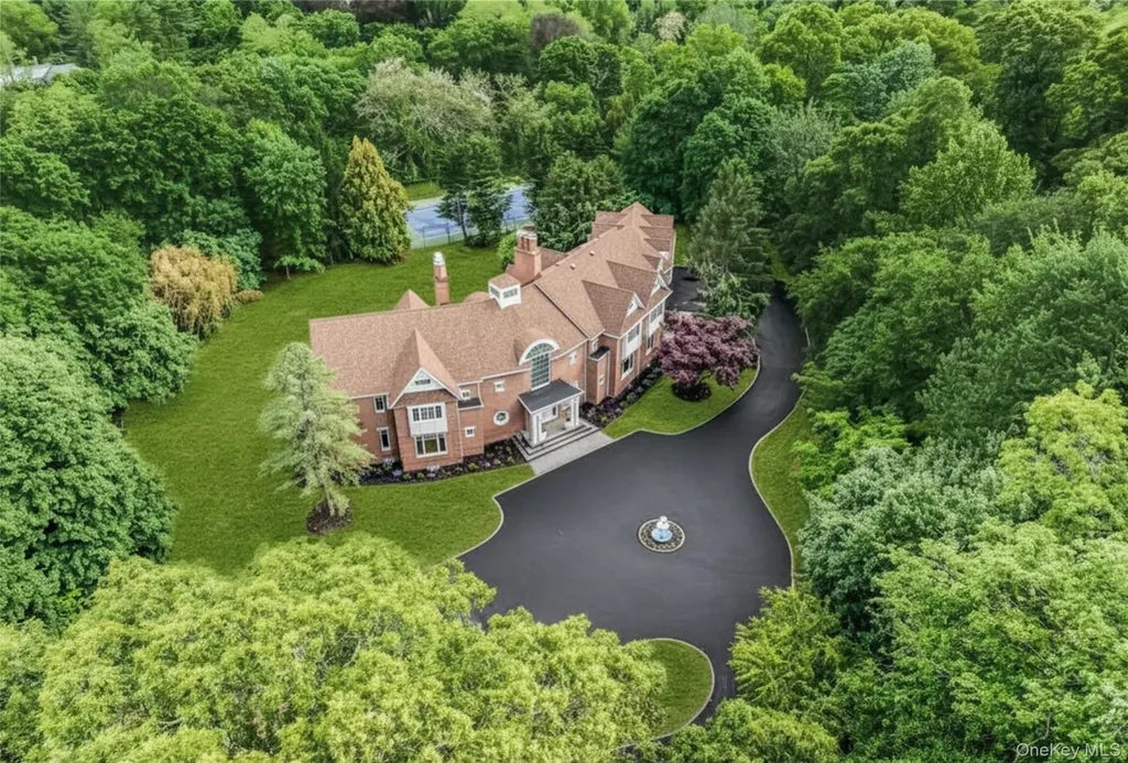 12 Saddle Ridge Road Old Westbury NY 11568