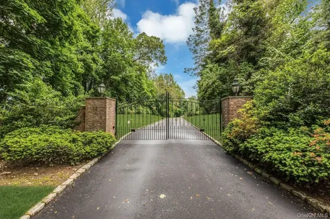 12 Saddle Ridge Road Old Westbury NY 11568