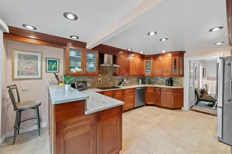 12 Downing Court Irvington NY 10533