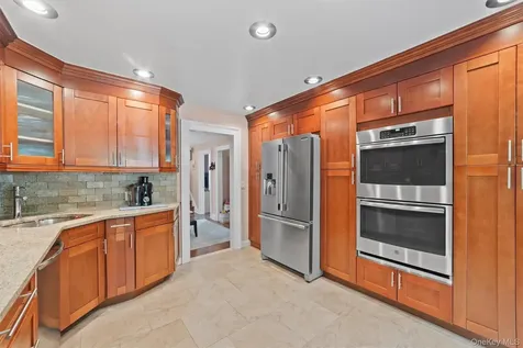 12 Downing Court Irvington NY 10533