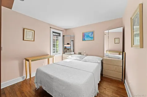 12 Downing Court Irvington NY 10533