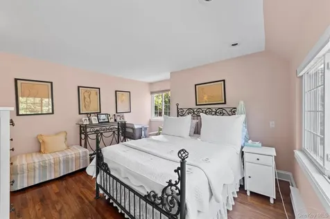 12 Downing Court Irvington NY 10533