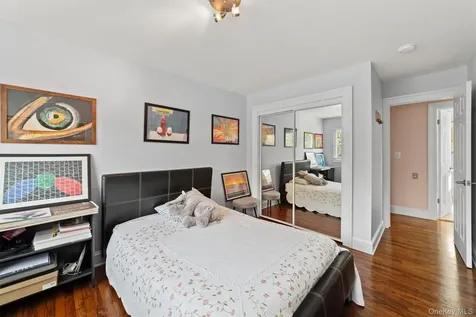 12 Downing Court Irvington NY 10533
