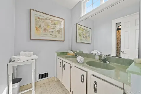 12 Downing Court Irvington NY 10533