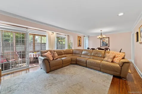 12 Downing Court Irvington NY 10533