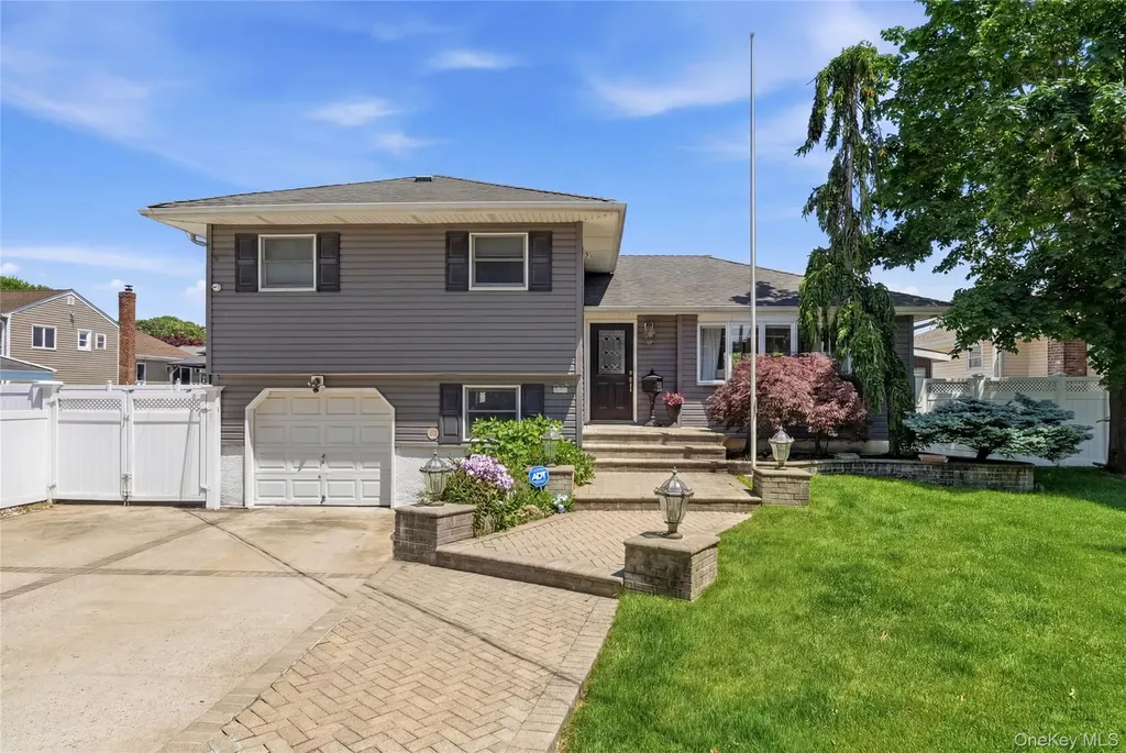 453 2nd Avenue Massapequa Park NY 11762
