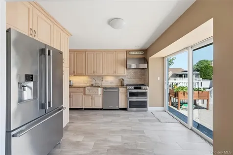 453 2nd Avenue Massapequa Park NY 11762