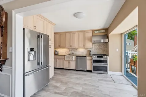 453 2nd Avenue Massapequa Park NY 11762