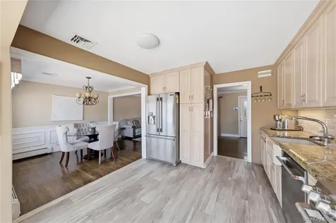 453 2nd Avenue Massapequa Park NY 11762