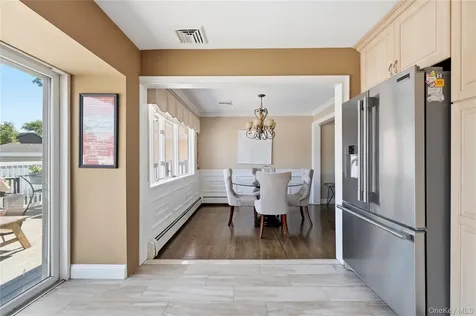 453 2nd Avenue Massapequa Park NY 11762