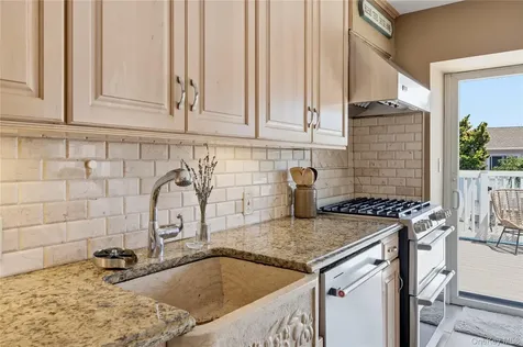 453 2nd Avenue Massapequa Park NY 11762