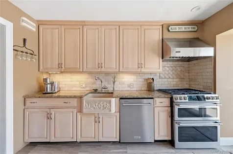 453 2nd Avenue Massapequa Park NY 11762