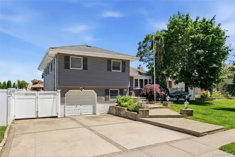453 2nd Avenue Massapequa Park NY 11762