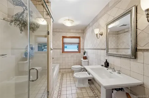 453 2nd Avenue Massapequa Park NY 11762