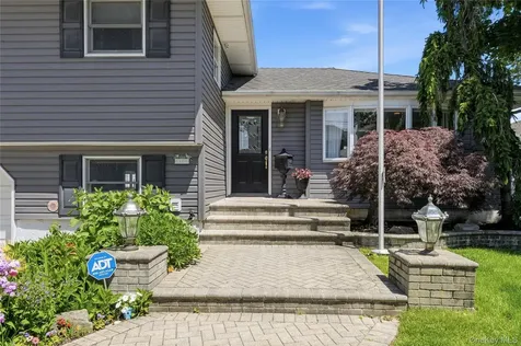 453 2nd Avenue Massapequa Park NY 11762