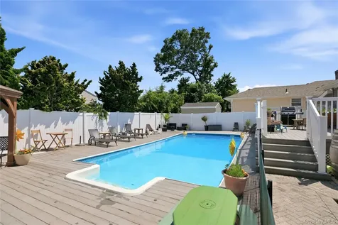 453 2nd Avenue Massapequa Park NY 11762