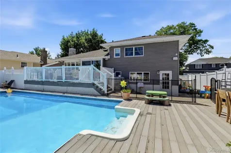 453 2nd Avenue Massapequa Park NY 11762