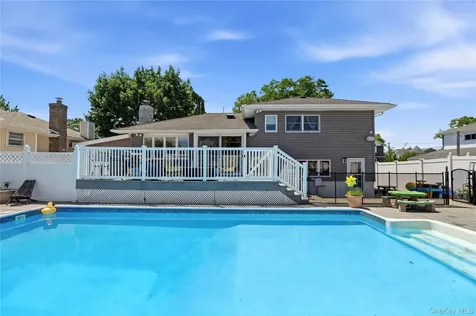 453 2nd Avenue Massapequa Park NY 11762