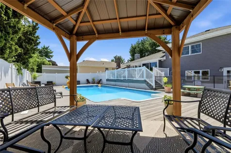 453 2nd Avenue Massapequa Park NY 11762