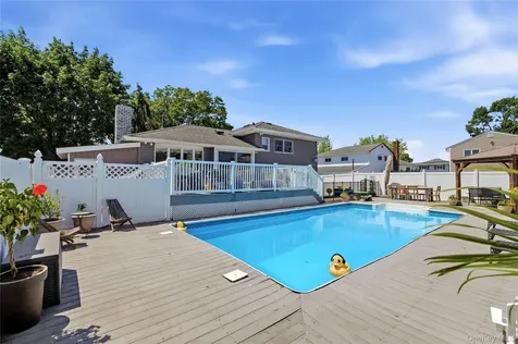 453 2nd Avenue Massapequa Park NY 11762