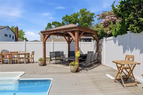 453 2nd Avenue Massapequa Park NY 11762
