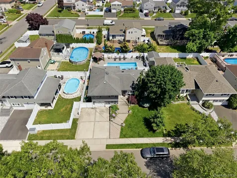 453 2nd Avenue Massapequa Park NY 11762