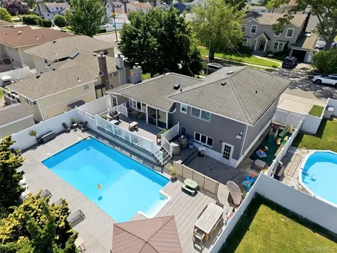453 2nd Avenue Massapequa Park NY 11762