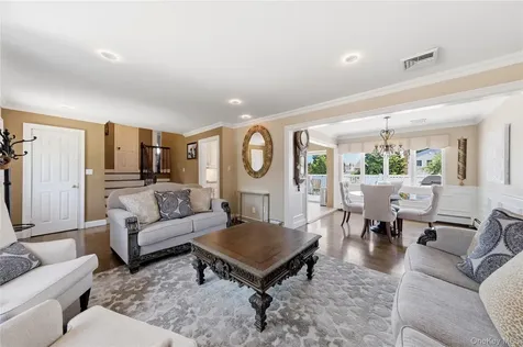 453 2nd Avenue Massapequa Park NY 11762