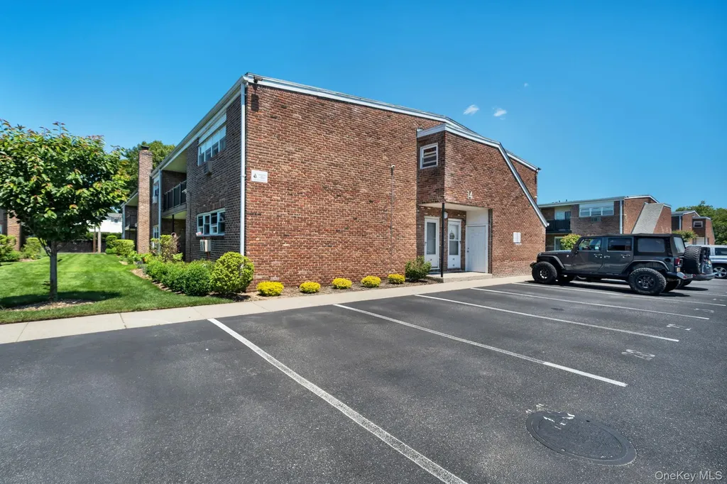 14 Ivy Street Farmingdale NY 11735