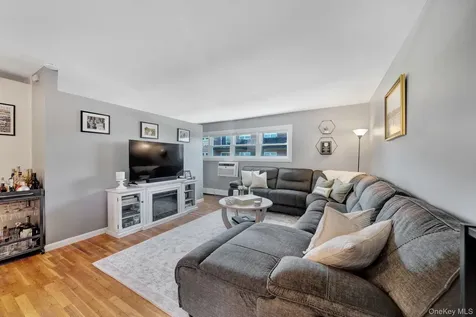 14 Ivy Street Farmingdale NY 11735