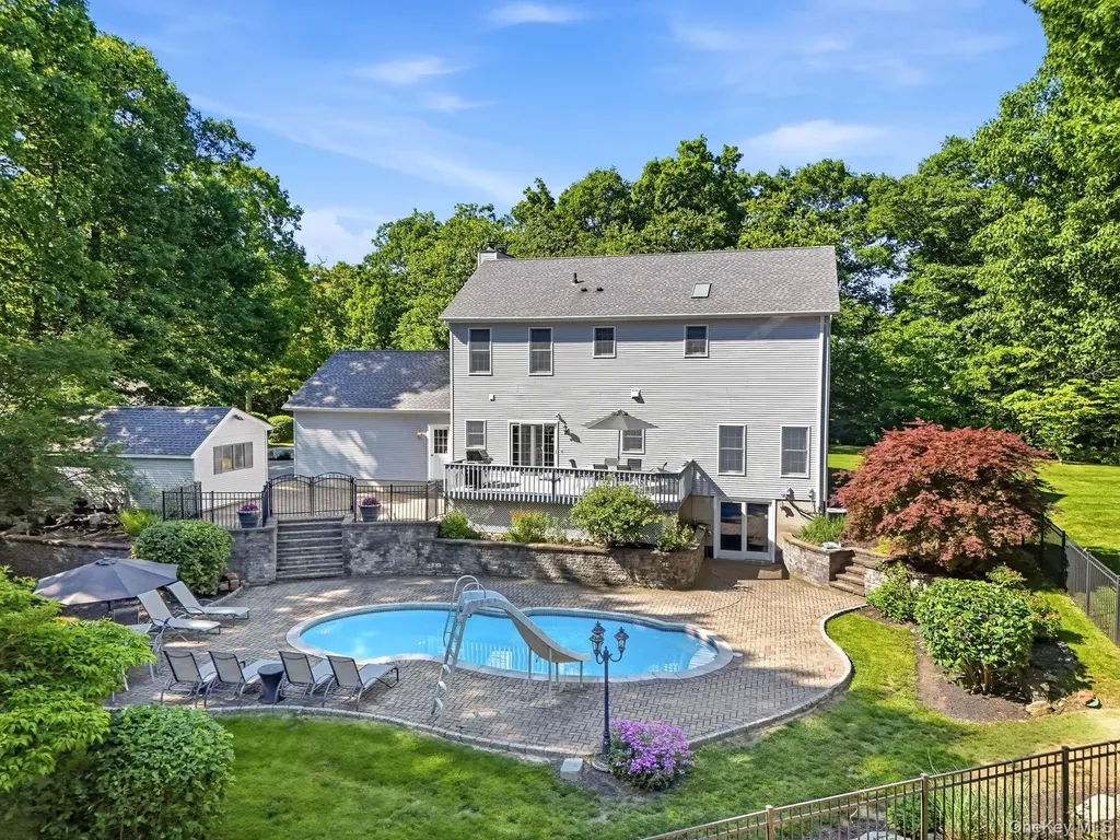 4 Briar Ridge Lane Putnam Valley NY 10579
