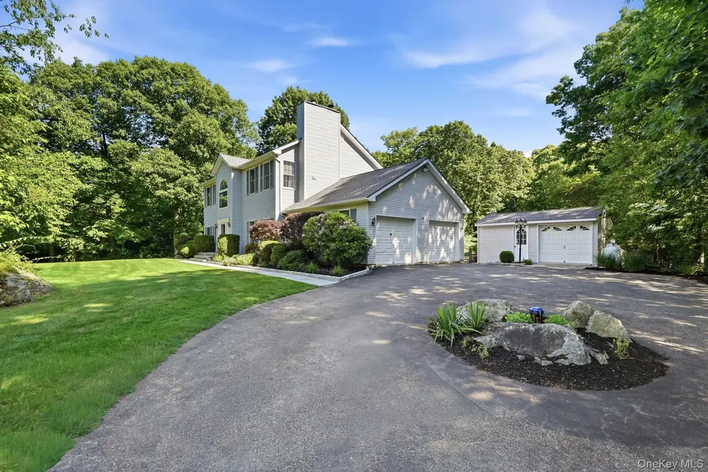 4 Briar Ridge Lane Putnam Valley NY 10579