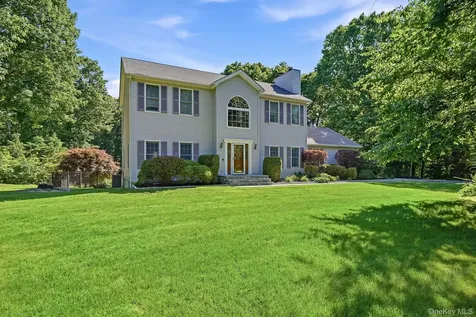 4 Briar Ridge Lane Putnam Valley NY 10579