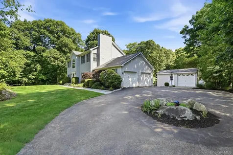 4 Briar Ridge Lane Putnam Valley NY 10579