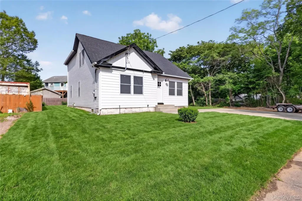 68 Cyprus Avenue Brentwood NY 11717