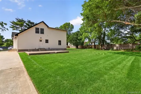 68 Cyprus Avenue Brentwood NY 11717