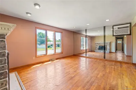 23 3rd Avenue Farmingdale NY 11735
