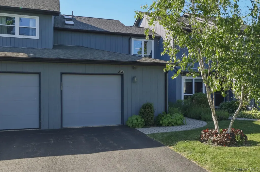 37 Pond Drive E Rhinebeck NY 12572