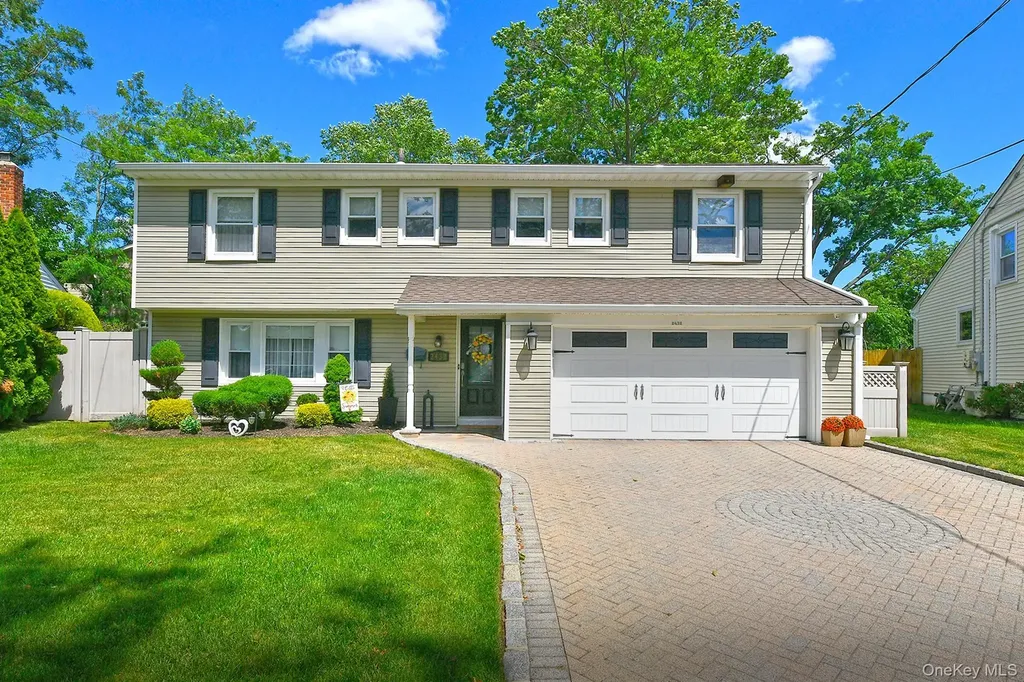 2432 Kayron Lane North Bellmore NY 11710