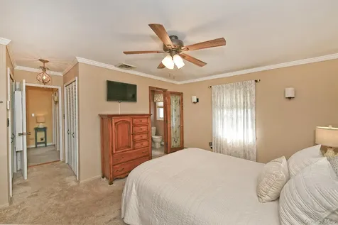 2432 Kayron Lane North Bellmore NY 11710